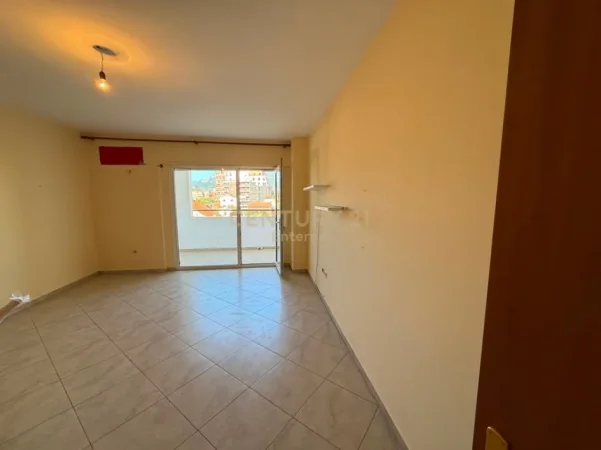 Tirane, jepet me qera zyre Kati 3, 120 m² 1.000 € (Siri Kodra)