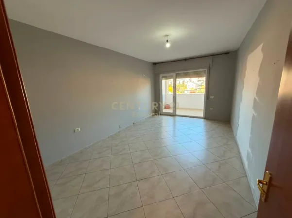 Tirane, jepet me qera zyre Kati 3, 120 m² 1.000 € (Siri Kodra)