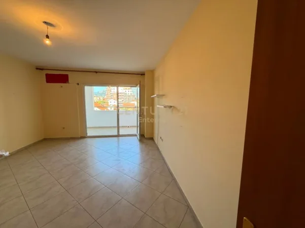 Tirane, jepet me qera zyre Kati 3, 120 m² 1.000 € (Siri Kodra)