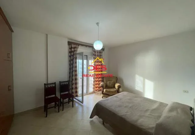 Vlore, jepet me qera apartament 2+1+BLK Kati 4, 115 m² 500 Euro (Rruga Murat Terbaci)