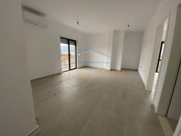Tirane, shes apartament 2+1+BLK Kati 10, 90 m² 187.500 Euro (rruga e dibres prane viles gold)