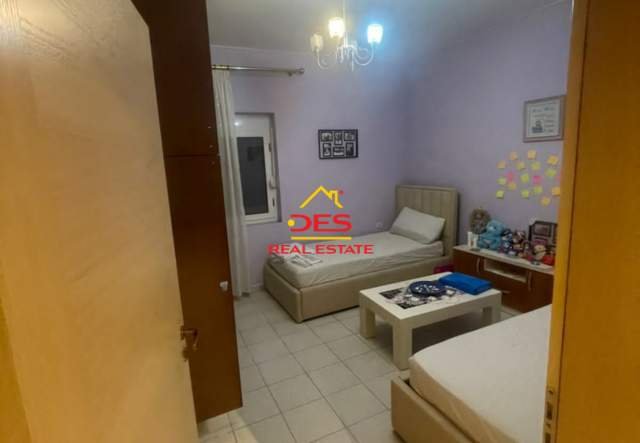 Vlore, jepet me qera apartament 3+1+BLK Kati 4, 130 m² 300 Euro (Rruga Hajro Cakerri)