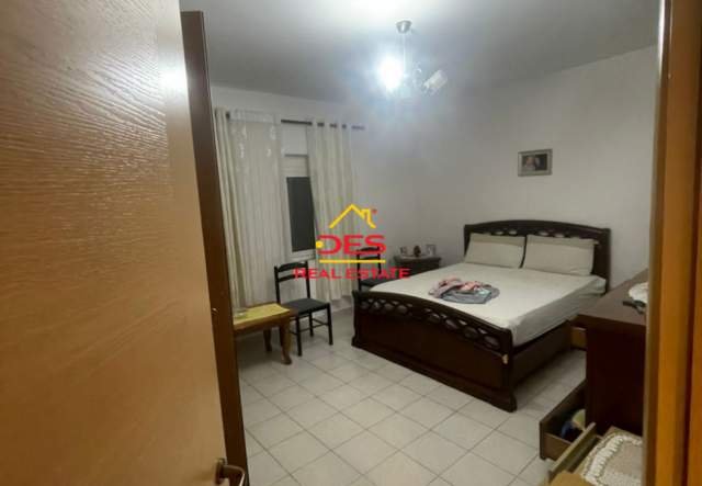 Vlore, jepet me qera apartament 3+1+BLK Kati 4, 130 m² 300 Euro (Rruga Hajro Cakerri)