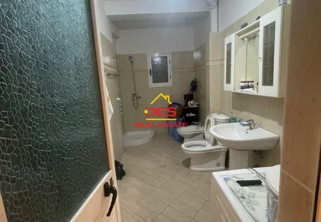 Vlore, jepet me qera apartament 3+1+BLK Kati 4, 130 m² 300 Euro (Rruga Hajro Cakerri)