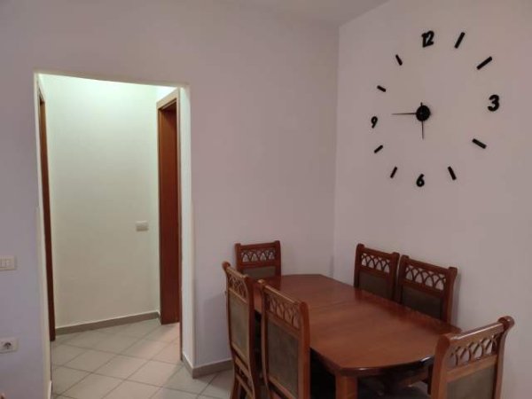 ofert jepet me qera apartament, kati i 4, 70 m2, 460 euro
