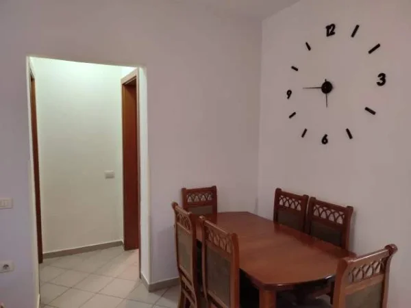 ofert jepet me qera apartament, kati i 4, 70 m2, 460 euro