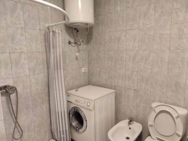 ofert jepet me qera apartament, kati i 4, 70 m2, 460 euro