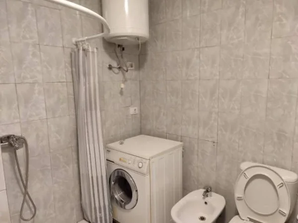 ofert jepet me qera apartament, kati i 4, 70 m2, 460 euro