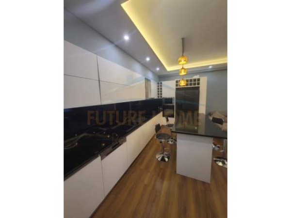 Tirane, jepet me qera apartament 2+1 Kati 2, 120 m² 1.000 Euro (Rruga Panorama)