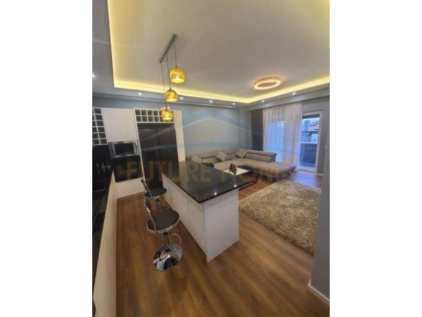 Tirane, jepet me qera apartament 2+1 Kati 2, 120 m² 1.000 Euro (Rruga Panorama)
