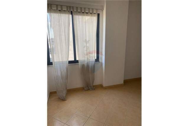 Tirane, shitet apartament 2+1 Kati 8, 77 m² 83.000 Euro (Yzberisht)