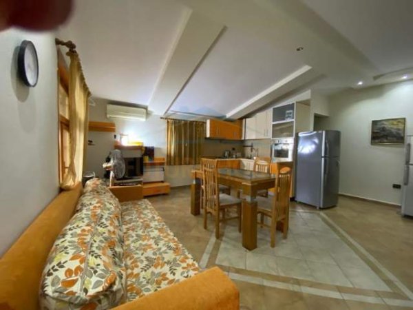 Tirane, jepet me qera apartament 3+1 Kati 2, 140 m² 400 Euro (Todi Shkurti)