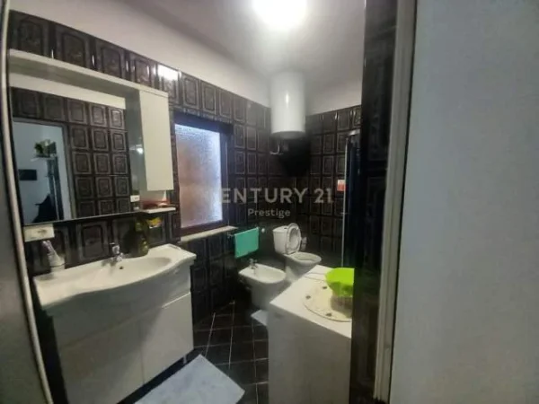 Tirane, jepet me qera apartament Kati 3, 90 m² 450 Euro