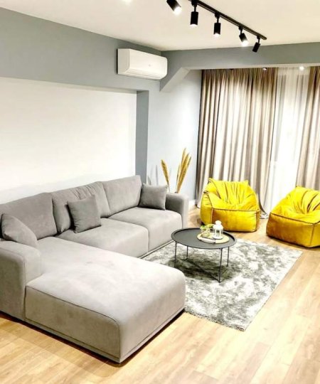 Tirane, jepet me qera apartament 2+1 106 m² 800 Euro (Sheshi Willson, mbas Postes  nr 8)