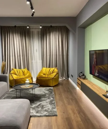 Tirane, jepet me qera apartament 2+1 106 m² 800 Euro (Sheshi Willson, mbas Postes  nr 8)