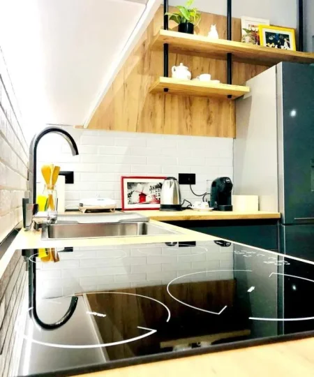 Tirane, jepet me qera apartament 2+1 106 m² 800 Euro (Sheshi Willson, mbas Postes  nr 8)