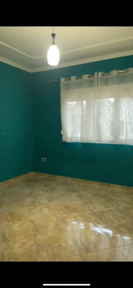 Tirane, jepet me qera apartament Kati 2, 140 m² 80.000 Leke (prane Xhamise)