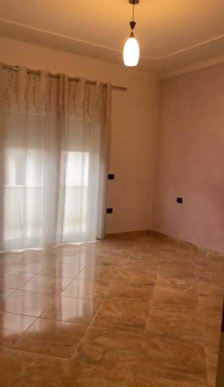 Tirane, jepet me qera apartament Kati 2, 140 m² 80.000 Leke (prane Xhamise)