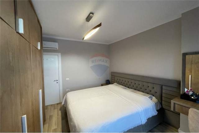 Tirane, jepet me qera apartament 1+1 Kati 5, 83 m² 600 Euro (Farmacia 10)