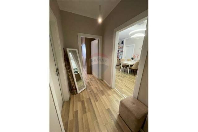 Tirane, jepet me qera apartament 1+1 Kati 5, 83 m² 600 Euro (Farmacia 10)
