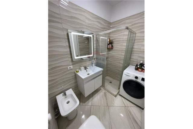 Tirane, jepet me qera apartament 1+1+BLK Kati 9, 78 m² 450 Euro (Rezidenca Zirkon)