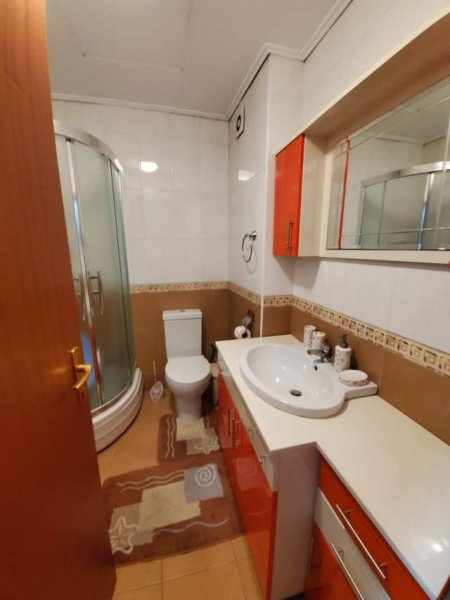 Tirane, jepet me qera apartament 2+1 Kati 3, 110 m² 800 Euro (Prokop Mima)