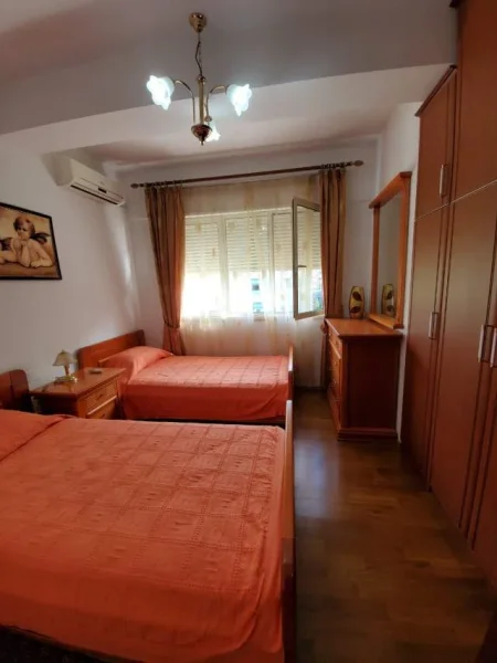 Tirane, jepet me qera apartament 2+1 Kati 3, 110 m² 800 Euro (Prokop Mima)
