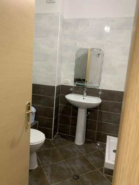 Tirane, jepet me qera apartament 88 m² 45.000 Leke, Astir