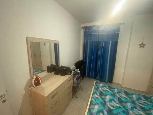 Tirane, jepet me qera apartament Kati 5, 60 m² 450 Euro Ish Fusha e Aviacionit