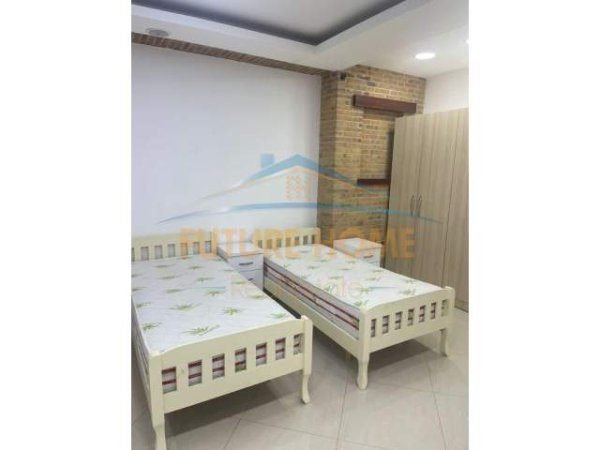 Tirane, jepet me qera apartament 1+1 Kati 1, 48 m² 300 Euro (Xhanfize Keko)