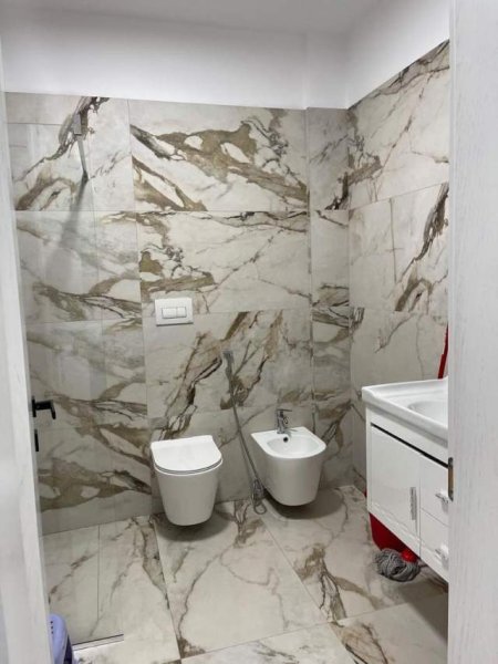 Tirane, jepet me qera apartament 1+1+BLK Kati 2, 650 Euro (TEG)