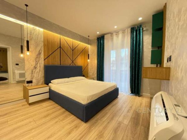 Tirane, jepet me qera apartament 2+1+BLK Kati 2, 900 Euro (Rruga e Kavajes)