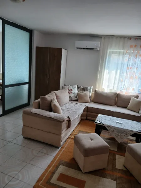 Tirane, jepet me qera Apartament 1+1 Kati 5, 65 m²,Mobiluar, Çmimi 50.000 Lekë të Reja, në Vasil Shanto, Tiranë.