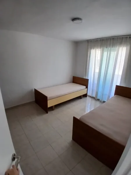 Tirane, jepet me qera Apartament 1+1 Kati 5, 65 m²,Mobiluar, Çmimi 50.000 Lekë të Reja, në Vasil Shanto, Tiranë.