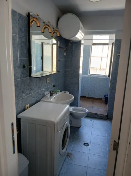 Tirane, jepet me qera Apartament 1+1 Kati 5, 65 m²,Mobiluar, Çmimi 50.000 Lekë të Reja, në Vasil Shanto, Tiranë.