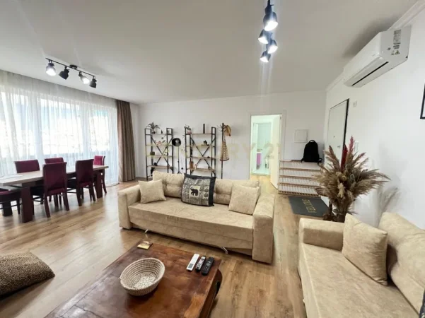Tirane, jepet me qera apartament 1+1 , 84 m² 800 € (Qender)