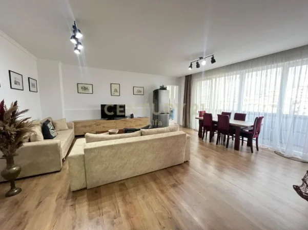 Tirane, jepet me qera apartament 1+1 , 84 m² 800 € (Qender)