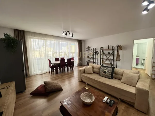 Tirane, jepet me qera apartament 1+1 , 84 m² 800 € (Qender)