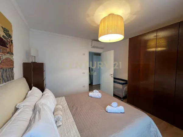 Tirane, jepet me qera apartament 1+1 , 84 m² 800 € (Qender)