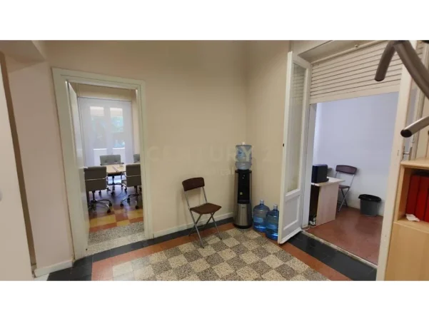Tirane, jepet me qera zyre Kati 1, 100 m² 1.400 € (Ish Blloku)