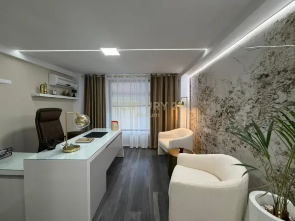 Tirane, jepet me qera zyre Kati 1, 40 m² 600 € (ISH BLLOK)
