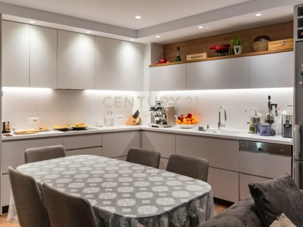 Tirane, jepet me qera apartament 2+1 Kati 5, 118 m² 1.400 € (Rruga e Barrikadave)