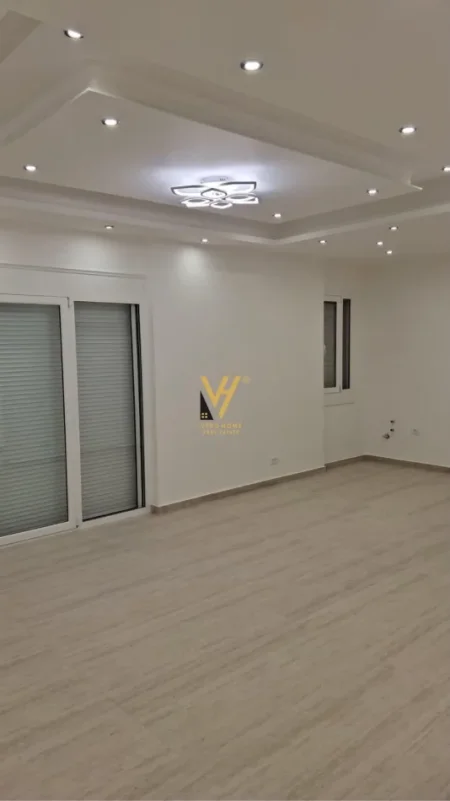 Tirane, jepet me qera zyre Kati 2, 100 m² 1.600 € (RRUGA E KOSOVAREVE)