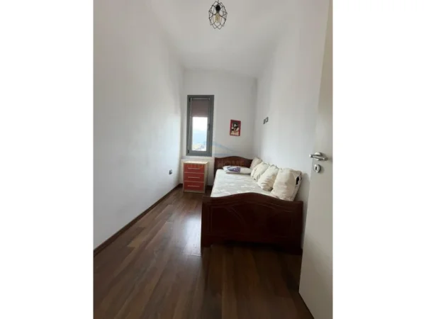 Tirane, jepet me qera apartament 2+1 Kati 11, 80 m² 650 € (Pazari i Ri)