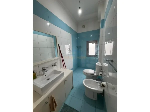 Tirane, jepet me qera apartament 2+1 Kati 11, 80 m² 650 € (Pazari i Ri)