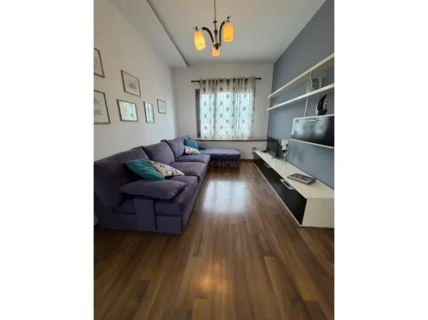 Tirane, jepet me qera apartament 2+1 Kati 11, 80 m² 650 € (Pazari i Ri)