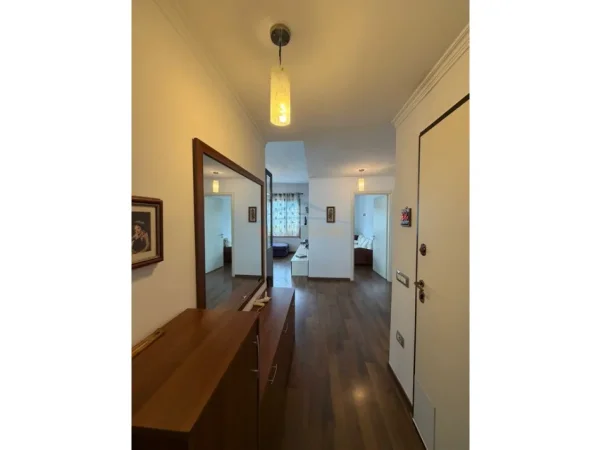 Tirane, jepet me qera apartament 2+1 Kati 11, 80 m² 650 € (Pazari i Ri)