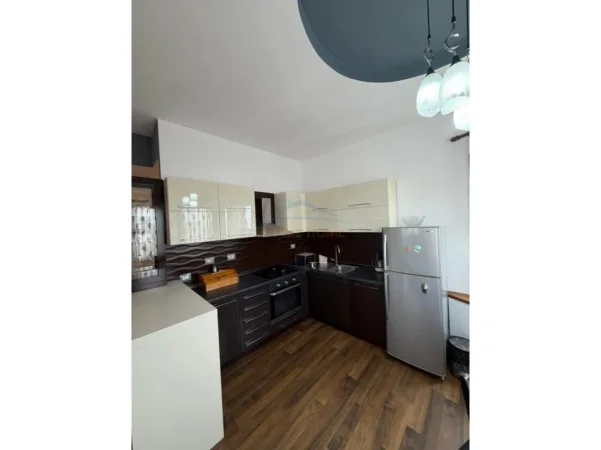 Tirane, jepet me qera apartament 2+1 Kati 11, 80 m² 650 € (Pazari i Ri)