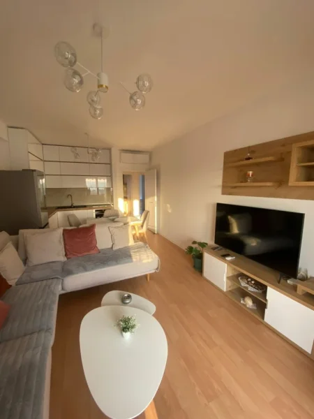 Tirane, jepet me qera apartament 2+1 Kati 8, 110 m² 650 € (Rruga 5 Maji)