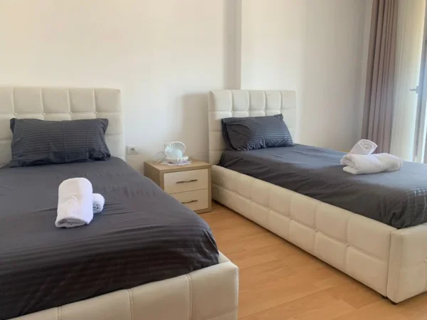Tirane, jepet me qera apartament 2+1 Kati 8, 110 m² 650 € (Rruga 5 Maji)
